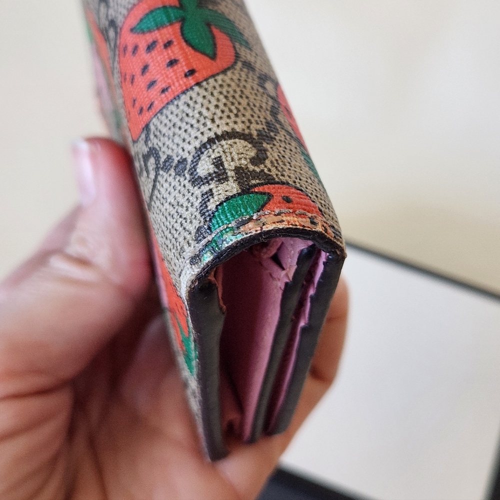 Gucci Beige GG Canvas Wallet with Red & Green Strawberry Print - Picture 11 of 13